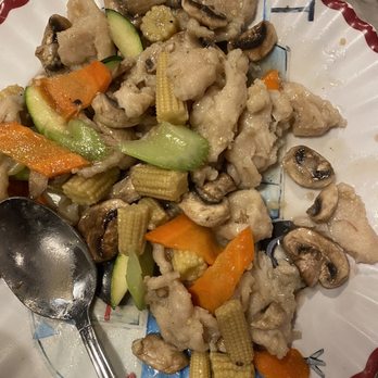 Hong Kong Station - 3 Moo Goo Gai Pan - Chinese Near Me - Centennial, Colorado