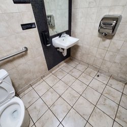 Super clean bathroom says a lot about the establishment