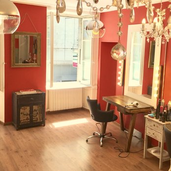 Red Room Coiffure - Salon de coiffure à Lausanne - Hair Salons Near Me - Lausanne, VD Red Room Coiffure - Salon de coiffure à Lausanne - Hair Salons Near Me - Lausanne, VD