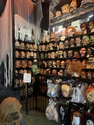 Hollywood Toys & Costumes by null