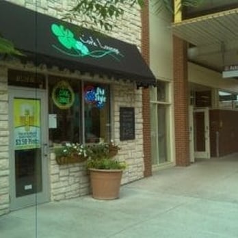 Cork Lounge - Cork Lounge Front, Next to Brownline Station and Addison 152 bus stop. (from Cork's website) - Lounges Near Me - Chicago, Illinois