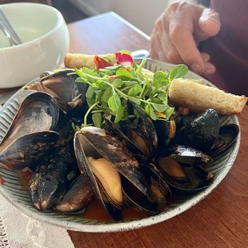 Point No Point - Mussels as an entree - Hotels Near Me - Sooke, British Columbia