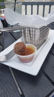 4th Street Bar and Grill by null