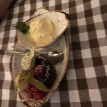 Steak Royal - Molten lava cake and bourbon vanilla ice cream - Steakhouses Near Me - Dresden, SN