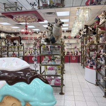 Sarris Candies - Inside - Candy Stores Near Me - Canonsburg, Pennsylvania Sarris Candies - Inside - Candy Stores Near Me - Canonsburg, Pennsylvania