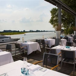 De Fuik - Die andere Seite der Terrasse mit Yacht