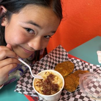 Carlitos Crispn Chicken & Bar - Chicken Shop Near Me - Salinas, California