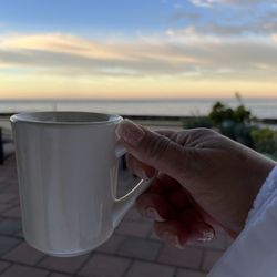 Blue Dolphin Inn - Coffee on the patio