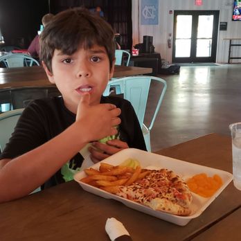 BoatYard LKN - Bars Near Me - Cornelius, North Carolina