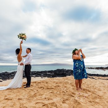 Moorea Thill Photography - Makena Cove Elopement, Maui HI - Session Photography Near Me - Austin, Texas Moorea Thill Photography - Makena Cove Elopement, Maui HI - Session Photography Near Me - Austin, Texas