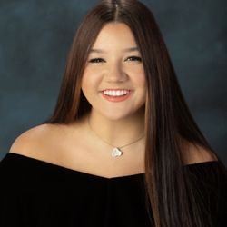 Little's Photography - traditional senior portrait