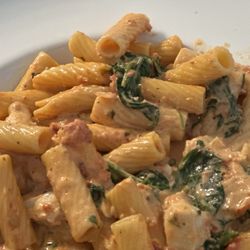 Special Rigatoni in vodka sauce with lump crabmeat