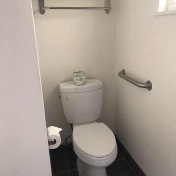 Agave Inn - Rm 8. Bathroom - Hotels Near Me - Santa Barbara, California