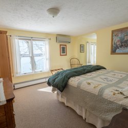 Neahtawanta Inn - Room 4, sleeping area