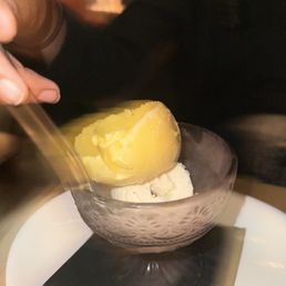1 scoop mango sorbet over 1 scoop vanilla ice cream  5/5