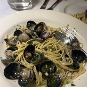 Gigino Trattoria - Linguini alle Vongole - Italian Near Me - New York, New York Gigino Trattoria - Linguini alle Vongole - Italian Near Me - New York, New York