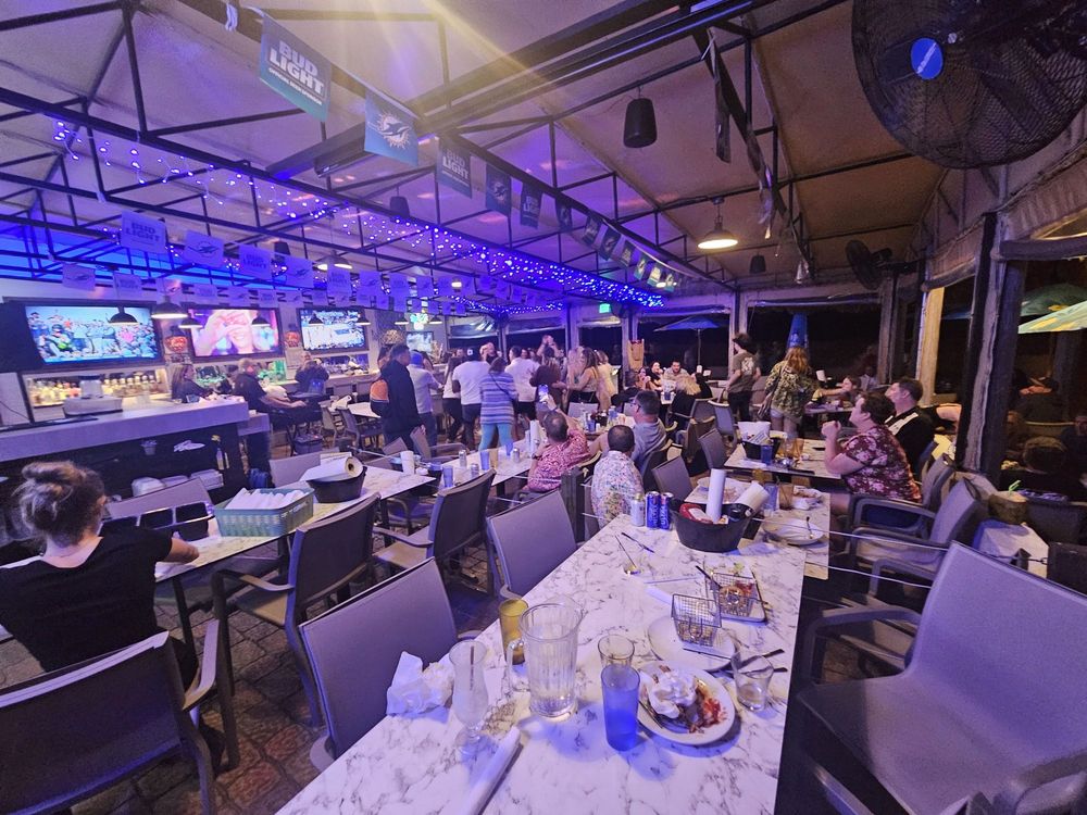 Ocean Alley Restaurant & Beach Bar