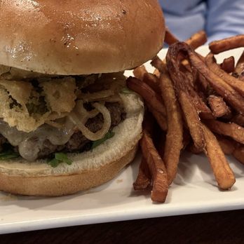411 Restaurant & lounge - Jake Burger & Sweet Potato Fries - Lounges Near Me - Norfolk, Nebraska