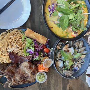 Amazing Basil - Pork chop garlic noodles, seafood laksa, clams in basil sauce - Asian Fusion Near Me - Fremont, California