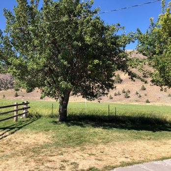 Wilson Ranches Retreat - Yard - Bed & Breakfast Near Me - Fossil, Oregon Wilson Ranches Retreat - Yard - Bed & Breakfast Near Me - Fossil, Oregon