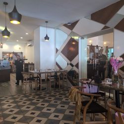Mr. Cream Pancakes & Waffles - Interior