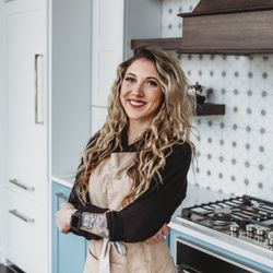 Girl And The Kitchen