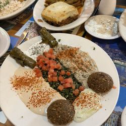 Mediterraneo Market & Cafe - Vegetarian lunch plate