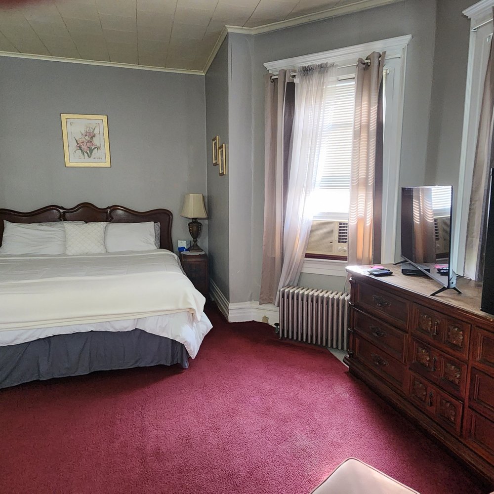 Wayne on Main Bed & Breakfast - Zoom in to the top of the curtains to see how dirty and black they are. - Hotels Near Me - Honesdale, Pennsylvania