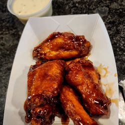 The Fox Bar and Grille - 75© wings w/stinging honey garlic sauce.