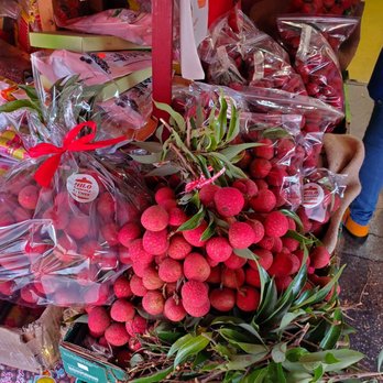 Sun Chong Grocery - And that's why I came down to Chinatown! For dat deeeeeeeeeelicious lychee! - International Grocery Near Me - Honolulu, Hawaii