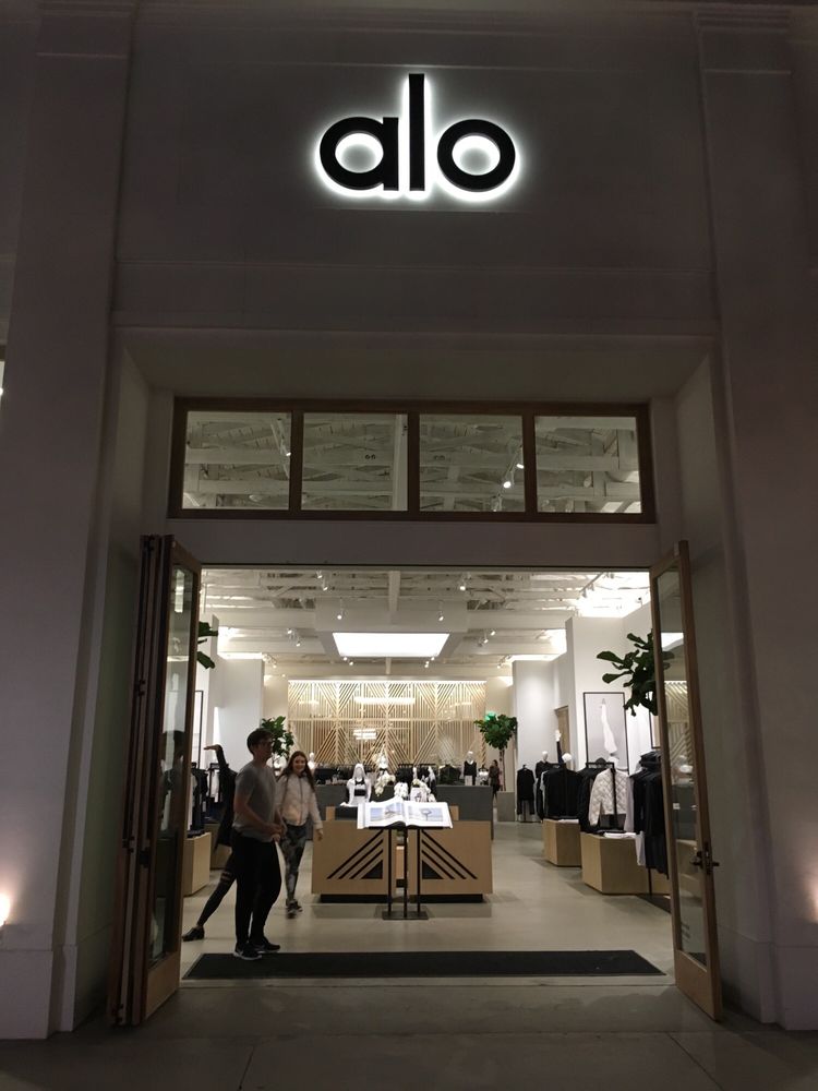 alo yoga store