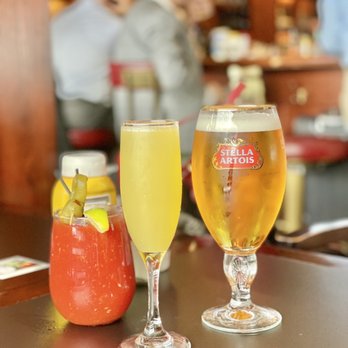 Hurley's à Yul - two glasses of beer on a bar - Pubs Near Me - Dorval, Quebec Hurley's à Yul - two glasses of beer on a bar - Pubs Near Me - Dorval, Quebec