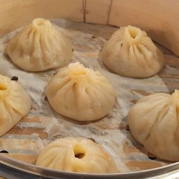 Shrimp & Pork & Chive Spicy And Sour Dumplings 三鲜酸汤水饺