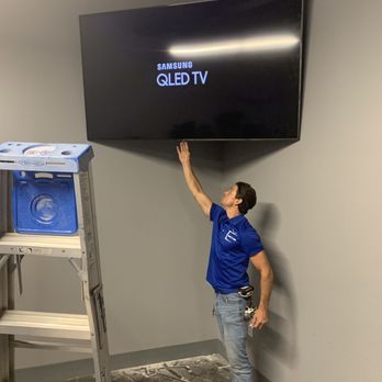 Austin TV Sales and Installation - 85 inch Samsung QLED TV on a corner articulating wall mount - Home Theatre Installation Near Me