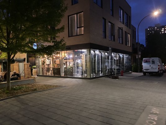 Dispensaire Microbrasserie // Dispensary Brewing Co. by null
