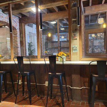 Cafe Du Soleil - 10. As we sit at our table, we can see counter seats available on our left. - Coffee & Tea Near Me - Alexandria, Virginia