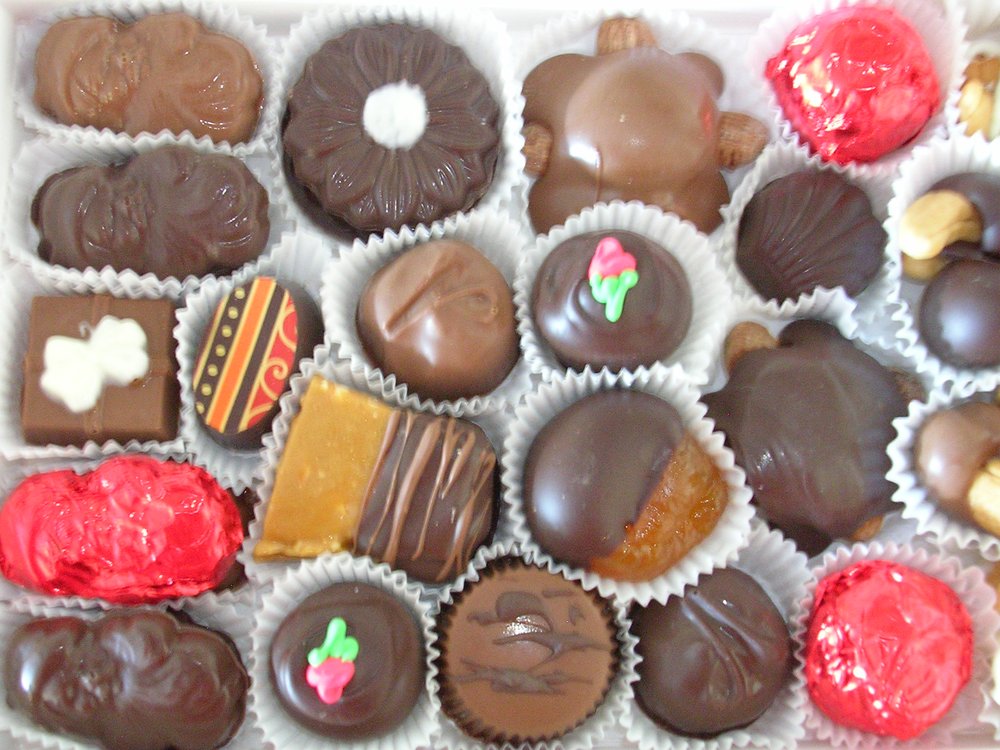 Sweethearts Three Chocolates Logo