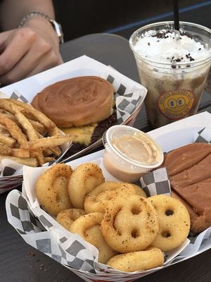 Smiley's Burger Club by null
