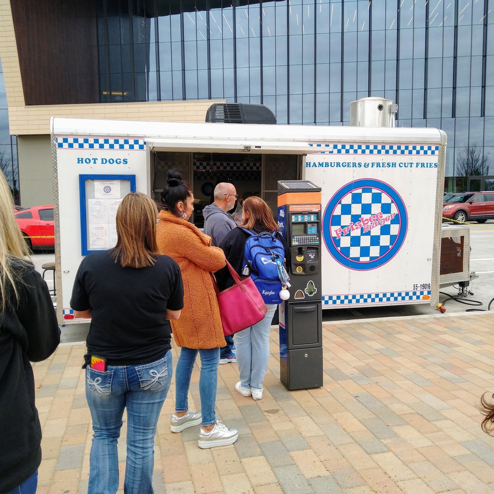 Frisbee Burger - Lining up - Food Trucks Near Me - Edmond, Oklahoma