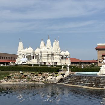 BAPS Shri Swaminarayan Mandir, Chicago - Hindu Temples Near Me - Bartlett, Illinois