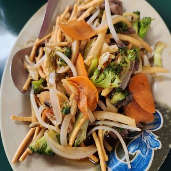 Ri Le's - Beef Chowmein - Vietnamese Near Me - Tulsa, Oklahoma Ri Le's - Beef Chowmein - Vietnamese Near Me - Tulsa, Oklahoma