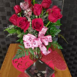 Becky's Floral & Gift Shoppe - Sweet Chocolate Kissed includes FREE delivery in Mankato & North Mankato
