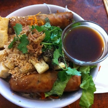 Rouleau de Printemps - Bô bun végetarien - Pan Asian Near Me - Paris, 75 Rouleau de Printemps - Bô bun végetarien - Pan Asian Near Me - Paris, 75