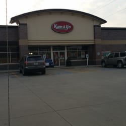 Kum & Go - Gettin some pizza, Yum!!!