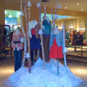 Anthropologie - Always awesome entrance displays. - Women's Clothing Near Me - Corte Madera, California