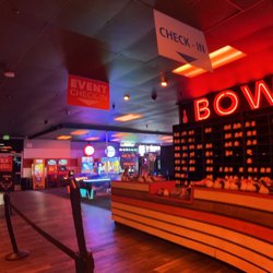 Bowlero North Sacramento - Entrance and reception desk on point.