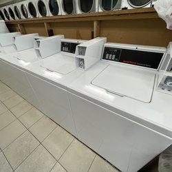 Beach Laundromat - 5 NEW Washers just installed ready for your use!