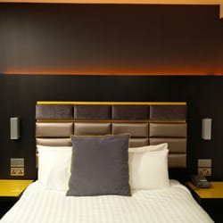 Roomzzz Chester City - Comfy bed