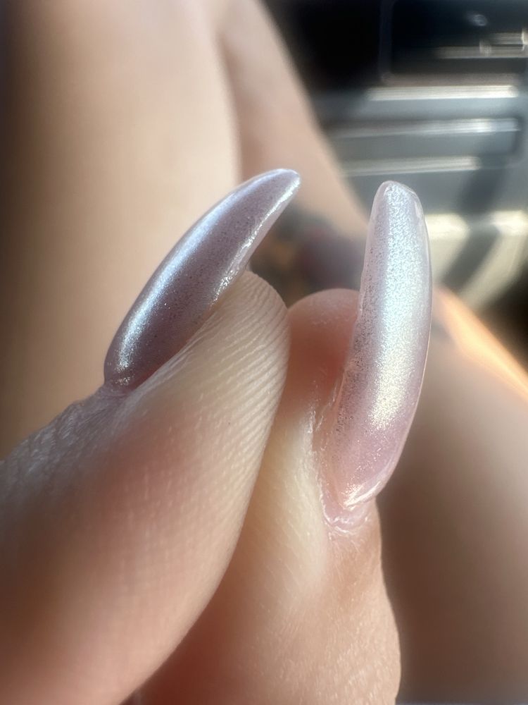 Luxury Nails II Logo