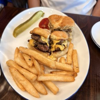 Quincy's Golf & Social - Smash Burger - American Near Me - Gaithersburg, Maryland Quincy's Golf & Social - Smash Burger - American Near Me - Gaithersburg, Maryland